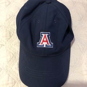 U of a hat